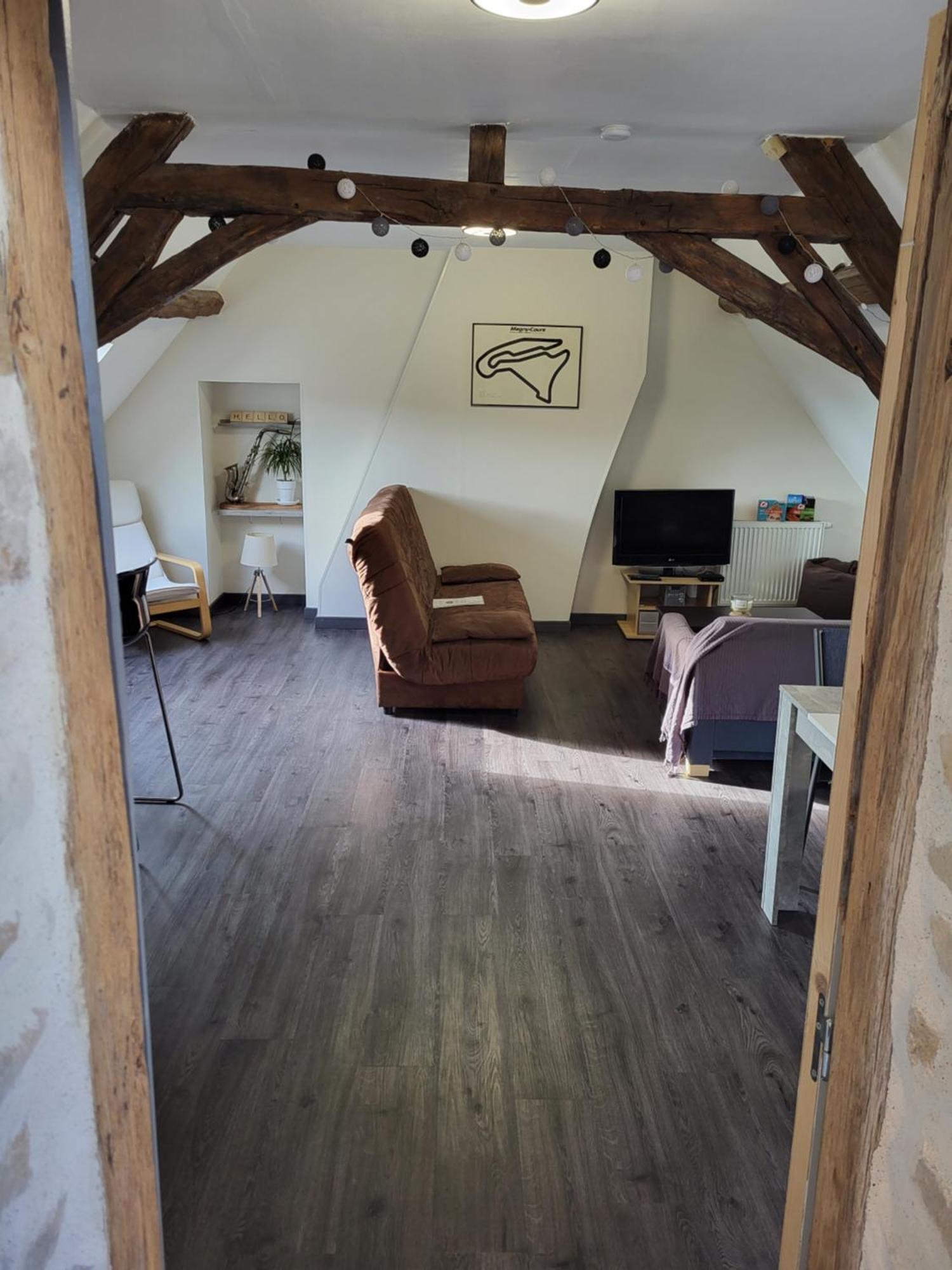 Appartement Au Pied Du Circuit De Magny-Cours Buitenkant foto